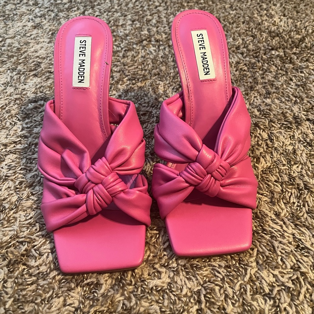 Steve Madden Fushia heels